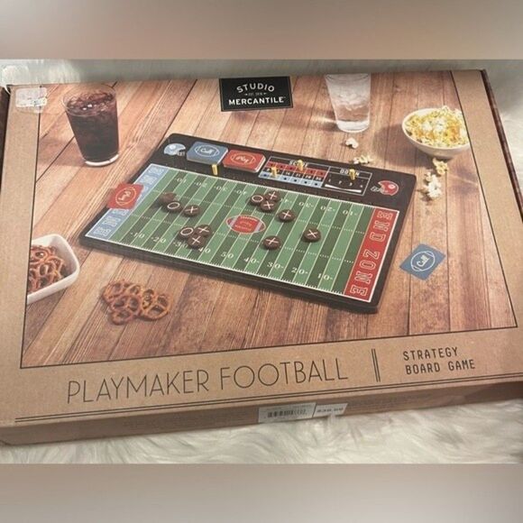 STUDIO MERCANTILE Football Playmaker Strategy Board Game Set - Picture 6 of 7
